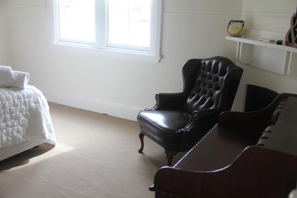 Mentor Chambers Apartment Bed & Breakfast West Wyalong Room photo
