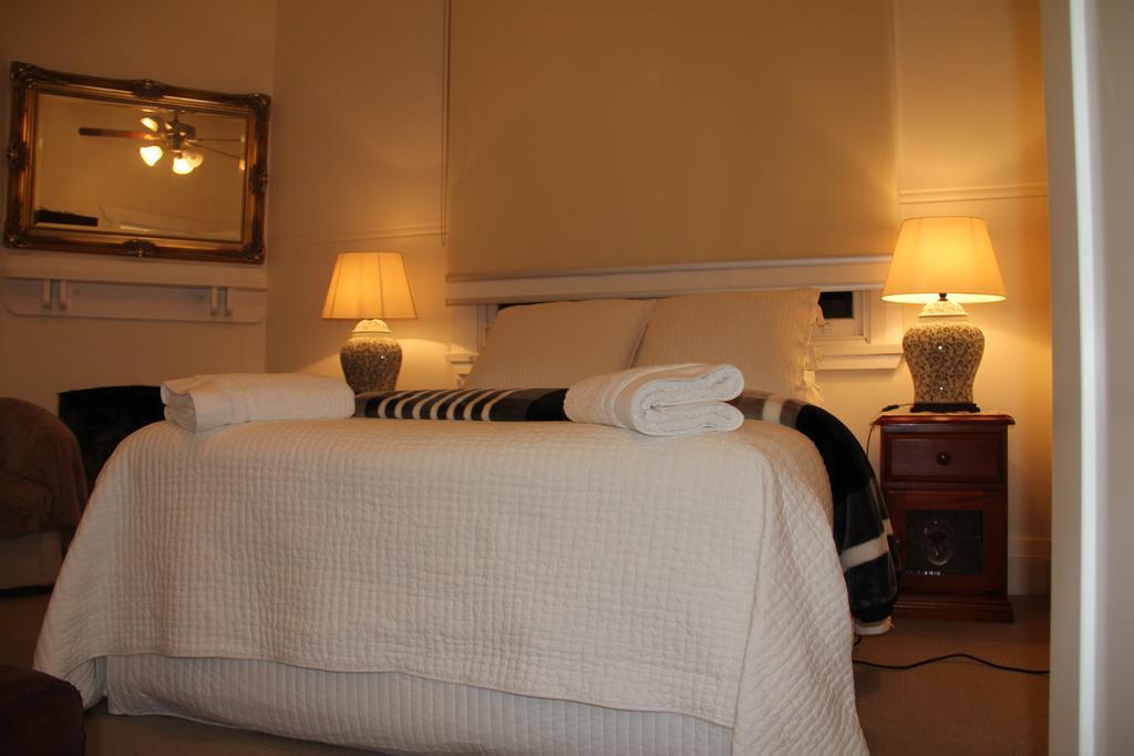 Mentor Chambers Apartment Bed & Breakfast West Wyalong Room photo